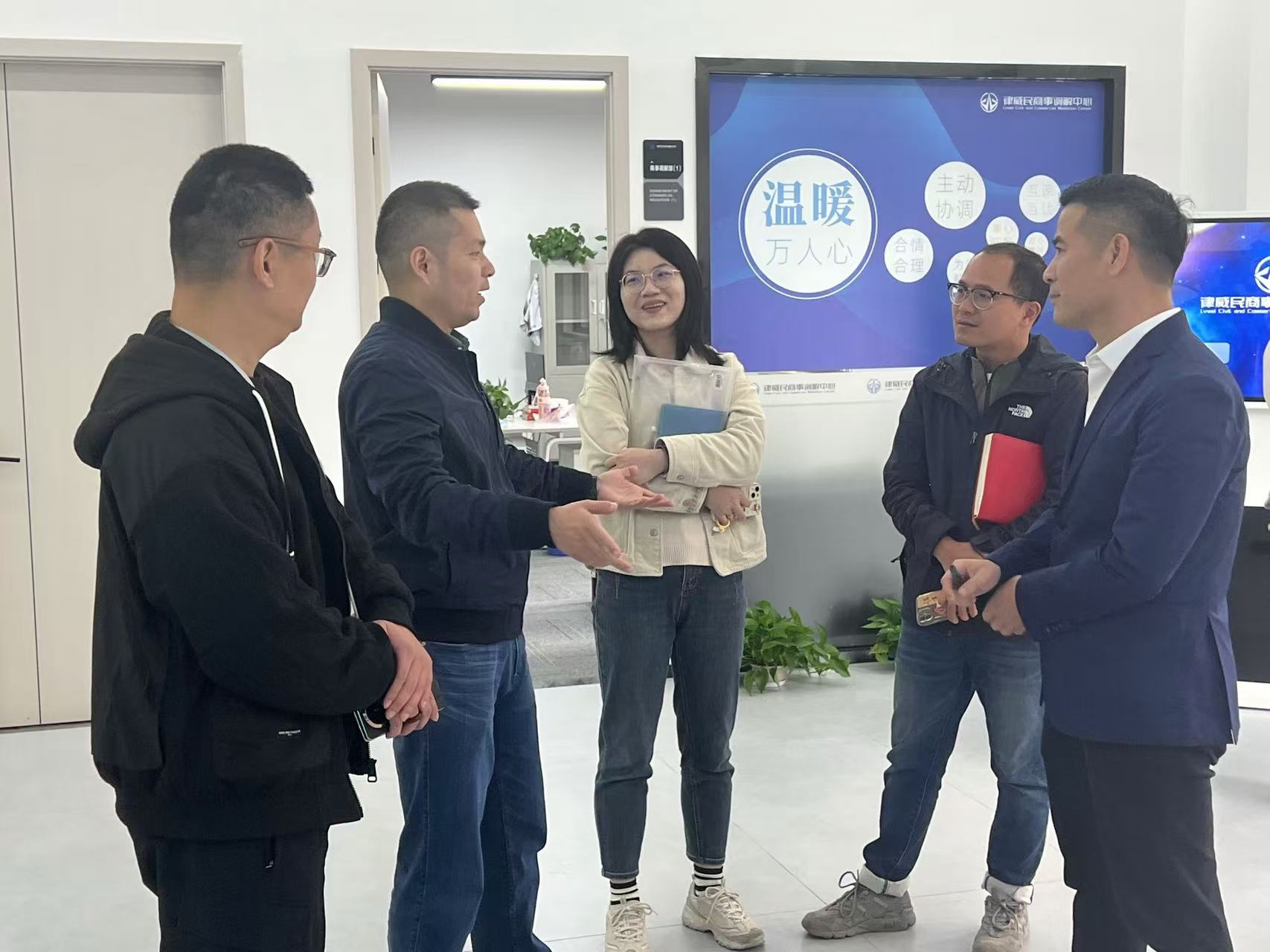 拱墅区祥符街道党工委副书记姚亦文一行莅临天游ty8律威民商事调解中心调研指导