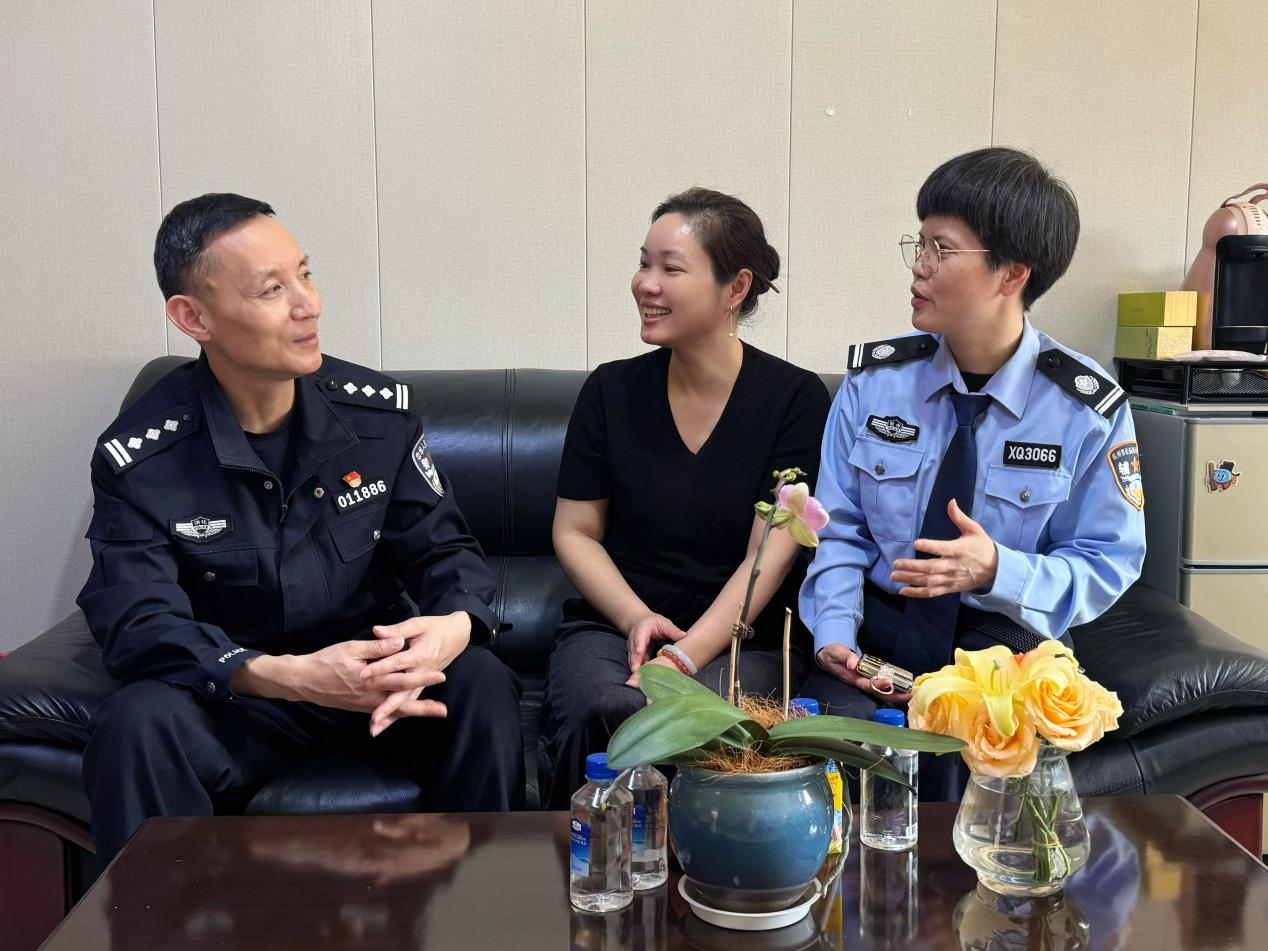 拱墅区大关中队携手钱江商城共筑交通清静防线?