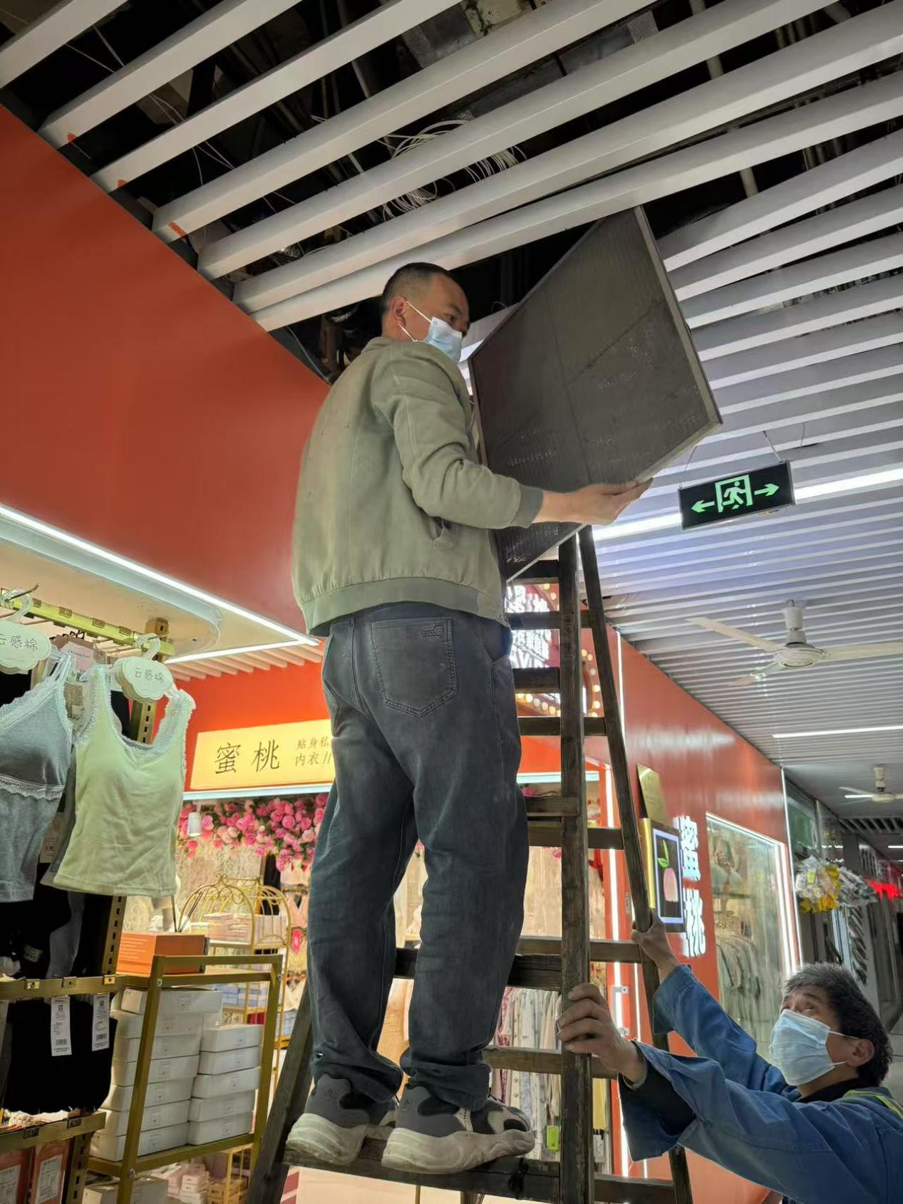 钱江商城开展空调网片洗濯，，，，，聚焦清静节能