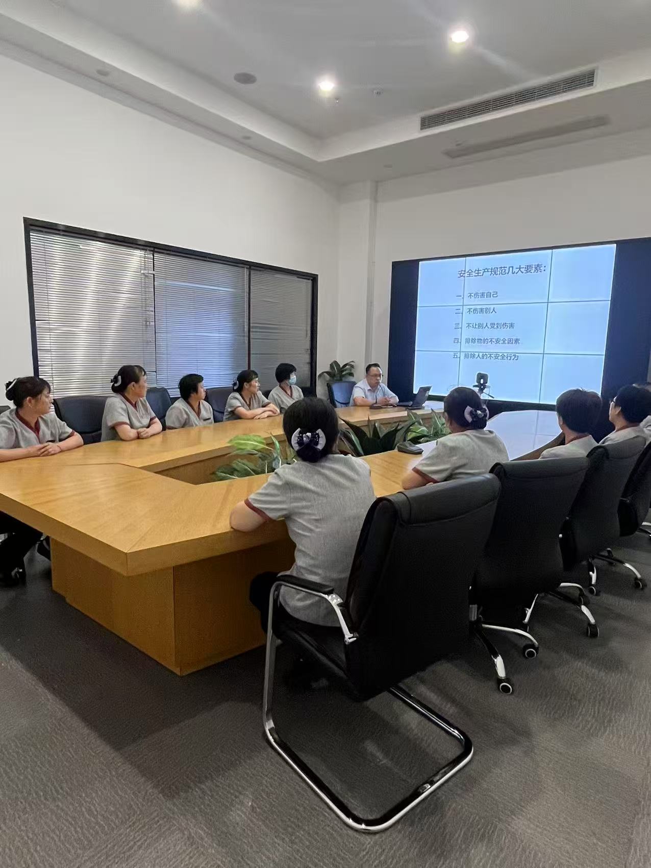 人人讲清静，，，，个个会应急——天游ty8文创集团扎实开展“清静生产月”系列活动
