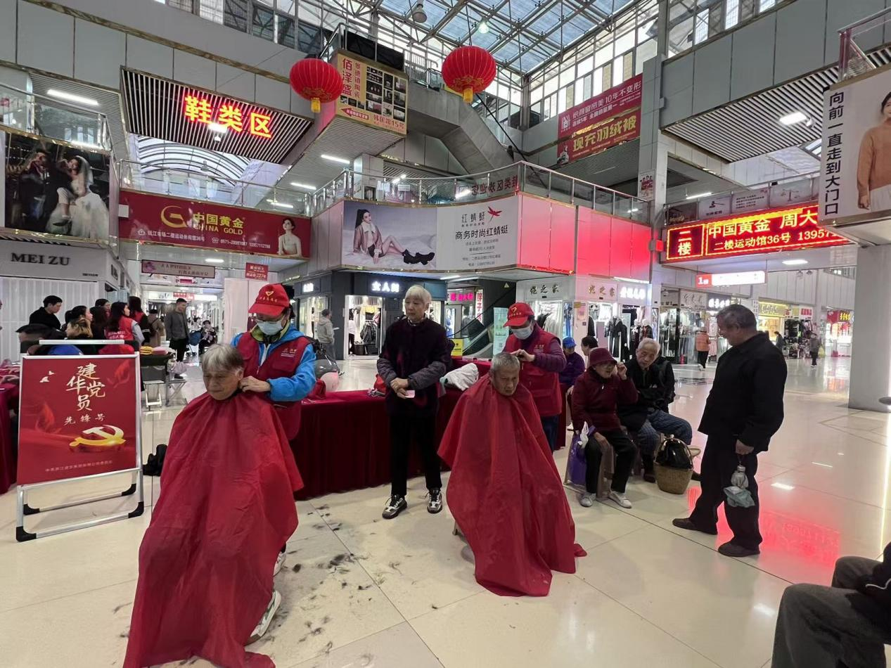 公益不打烊，，，，，，情暖每月时光