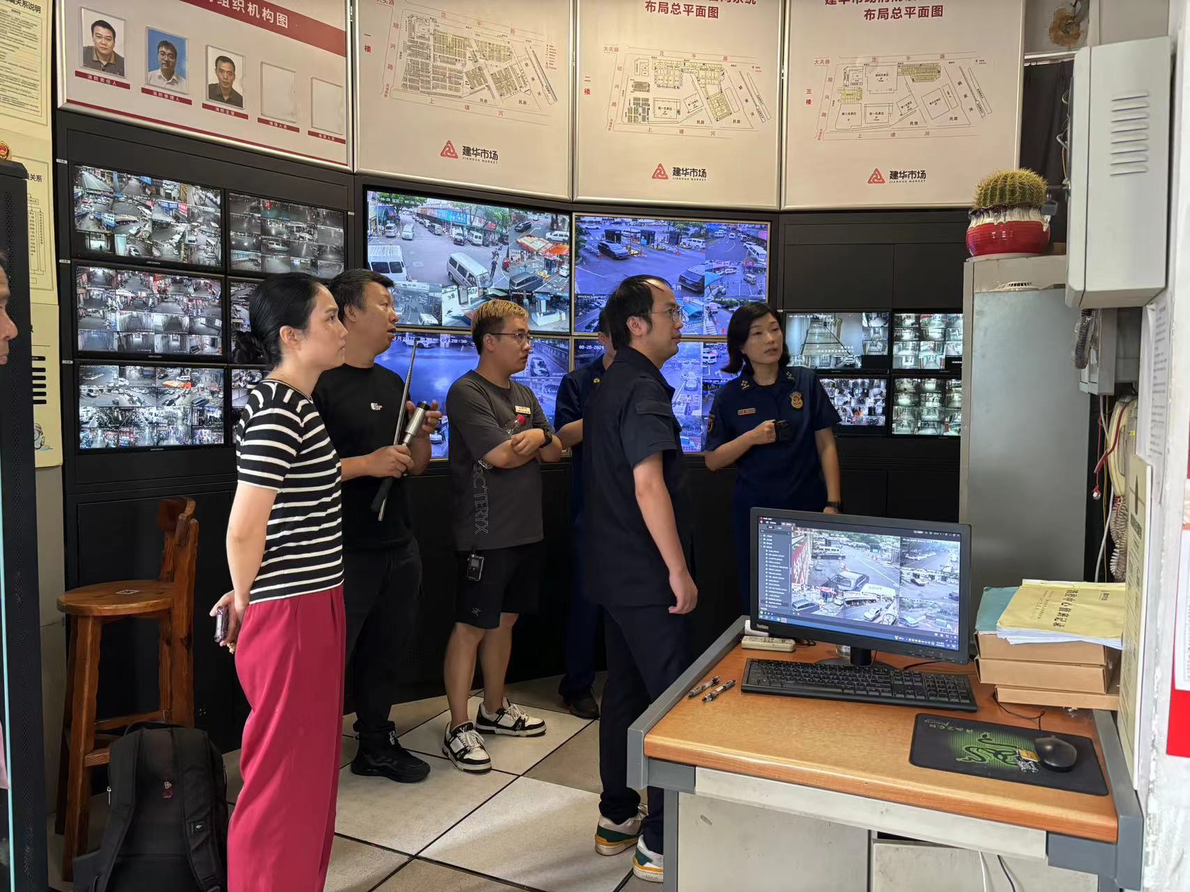 拱墅区消防救援大队赴天游ty8五金市场共筑消防清静屏障