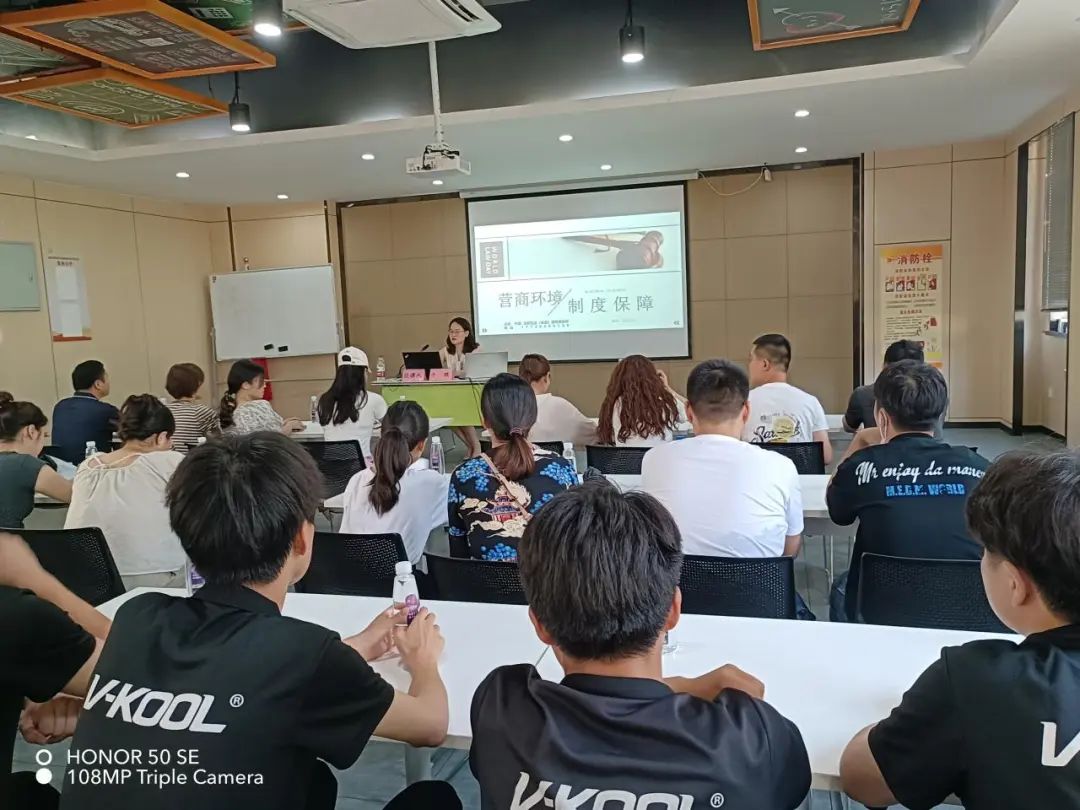庐阳天游ty8文创园开展《营商情形包管制度》宣讲会