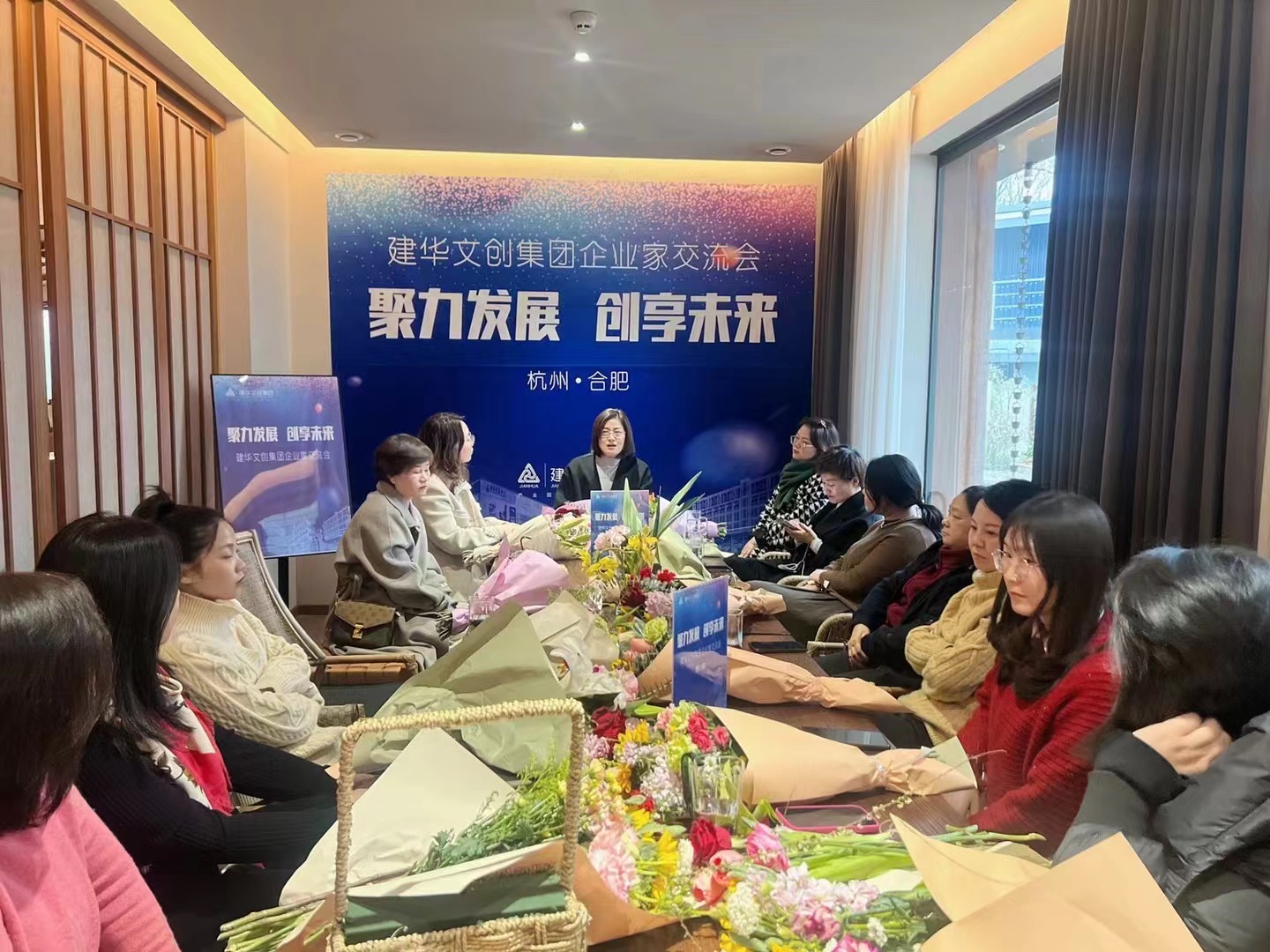 天游ty8文创集团开展庆“三八”女企业家交流会