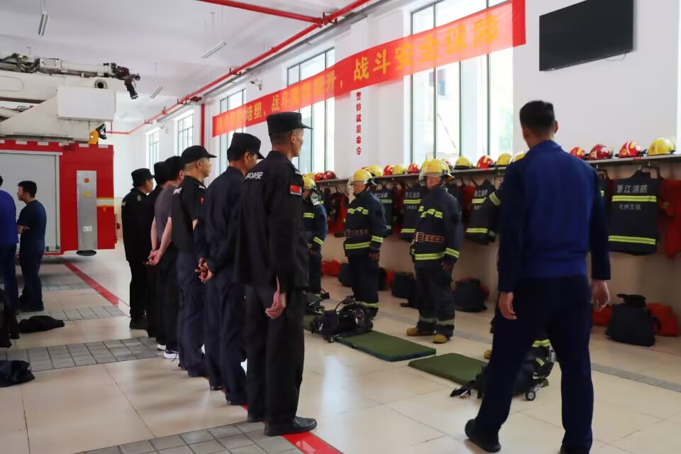 天游ty8长城机电员工赴军营接受消防培训