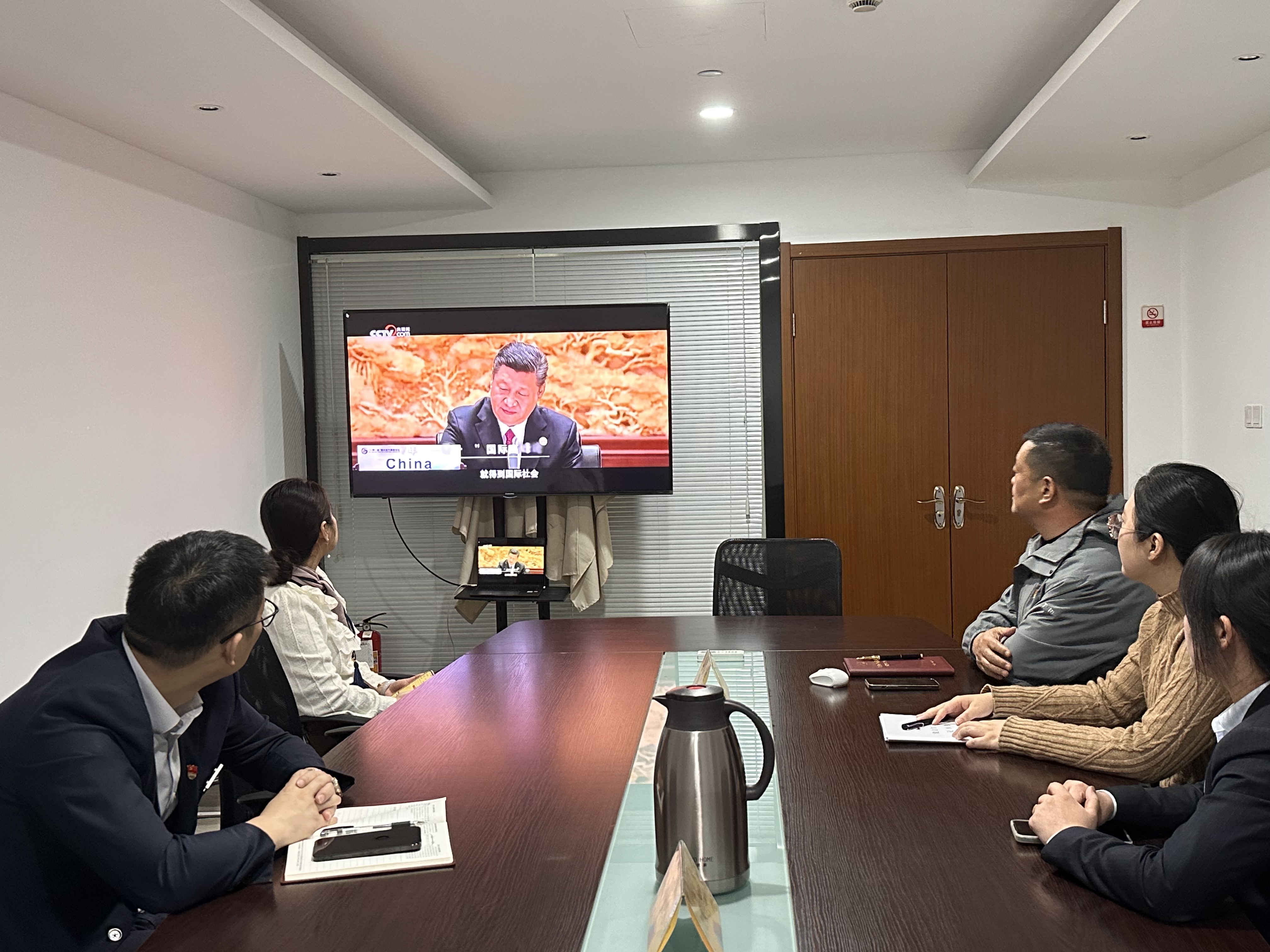 水晶城党支部开展11月党员牢靠活动