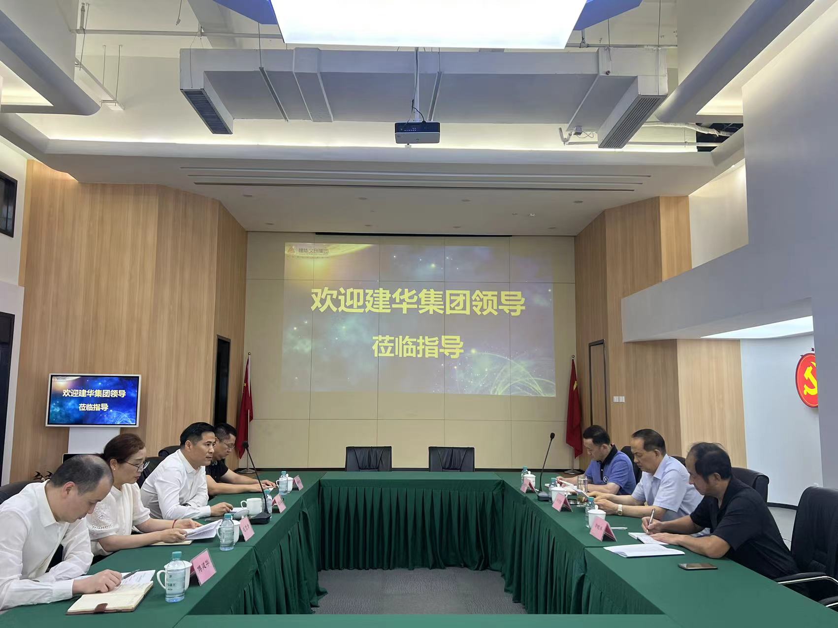 浙江天游ty8集团董事长许荣根一行莅临天游ty8文创集团调研指导