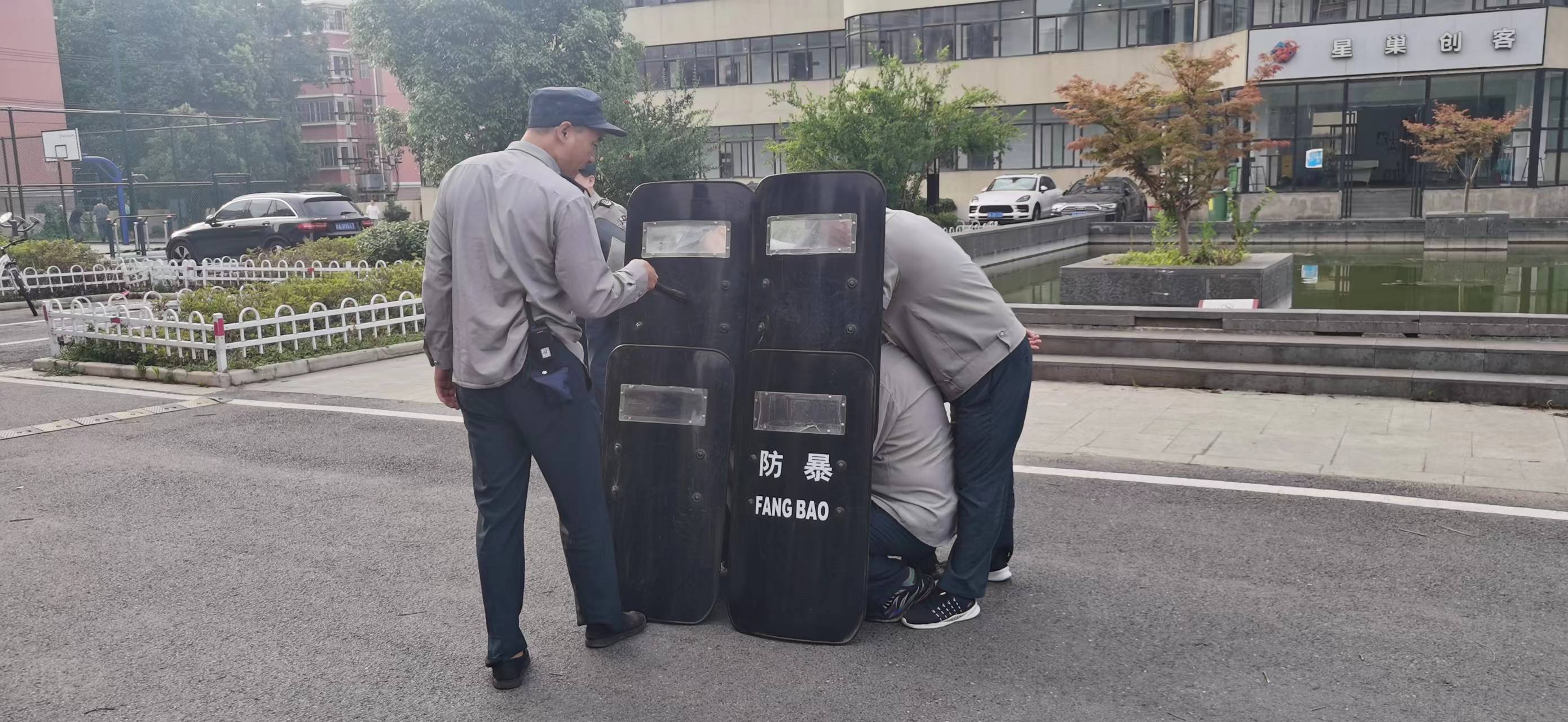 庐阳天游ty8文创园开展反恐防暴演习活动