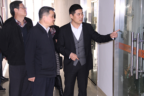 市人大常委会副主任、市总工会主席郑荣胜  实地考察天游ty8集团下层工会建设_工会新闻-天游ty8集团